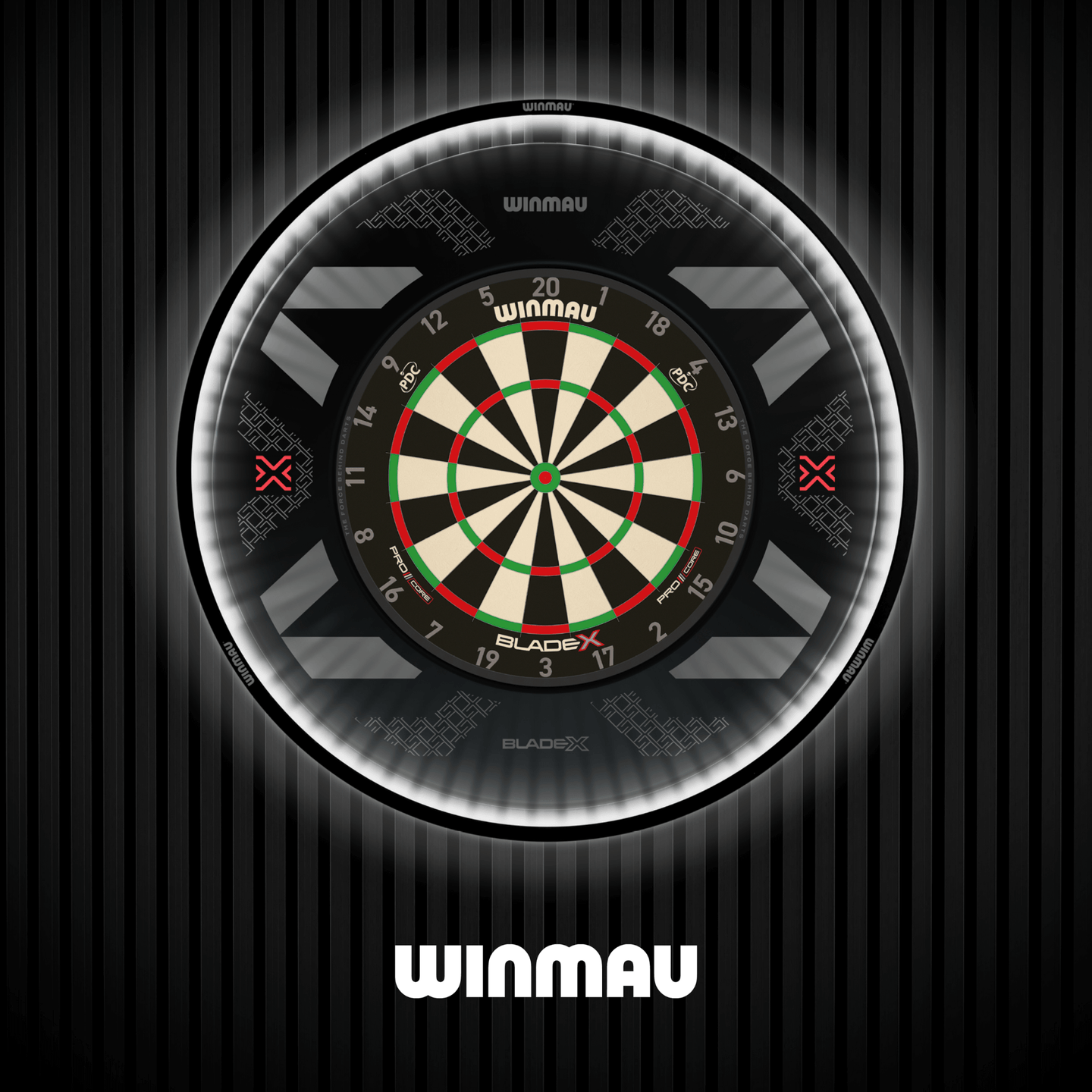 Winmau Blade X Dartboard Surround Ansicht mit Board